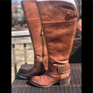 VINCE CAMUTO BEATRIX RUSSET BOOTS W/ GOLD ACCENTS